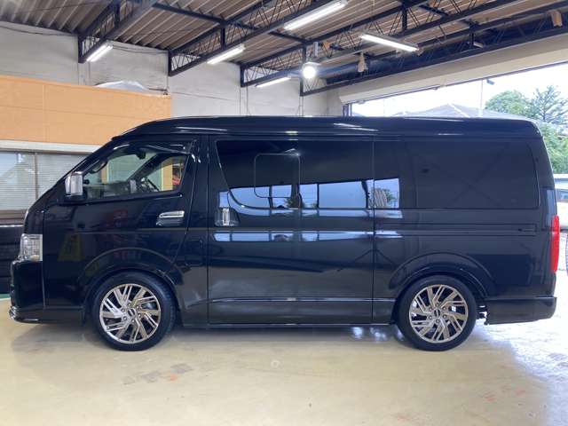 Toyota Hiace Van 7