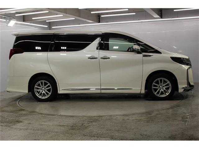 Toyota Alphard 5