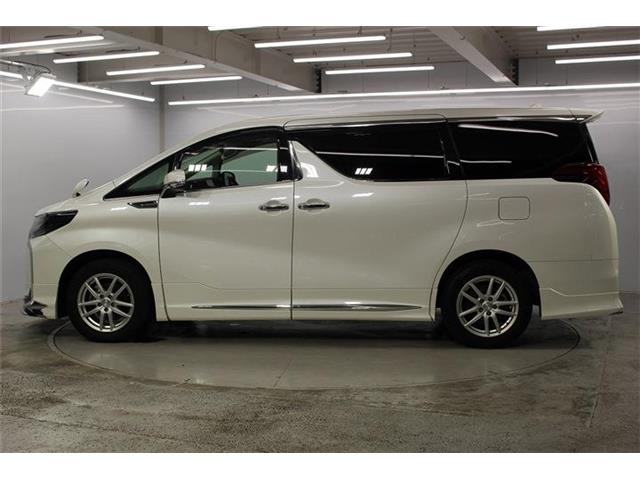 Toyota Alphard 9