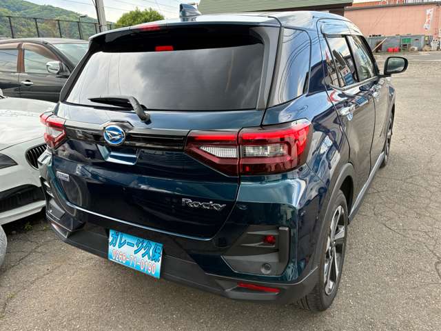 Daihatsu Rocky 5