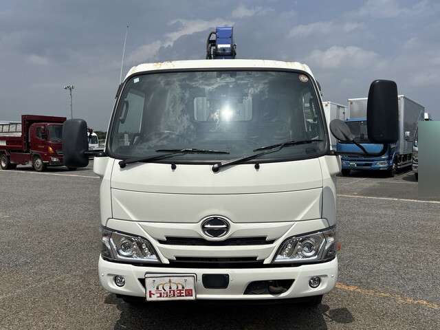 Hino Dutro 3