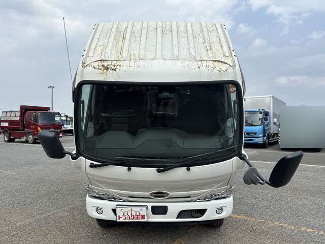Hino Dutro 4