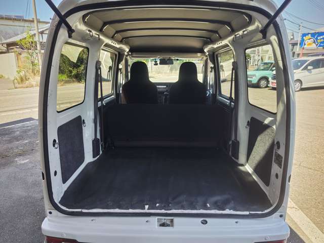Daihatsu Hijet Cargo 11