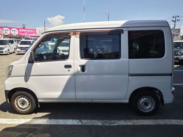 Daihatsu Hijet Cargo 6