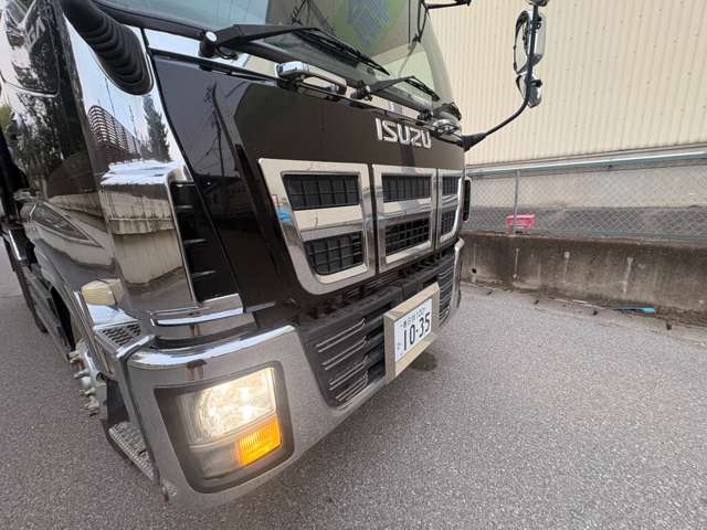 Isuzu Giga 12