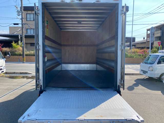 Isuzu Elf 8