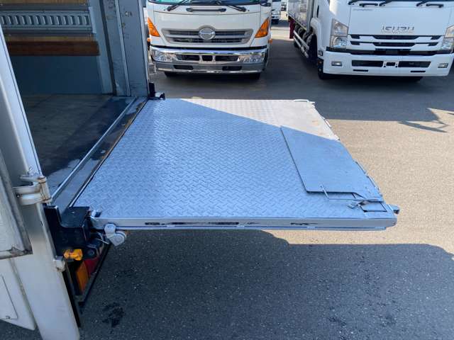 Isuzu Elf 9