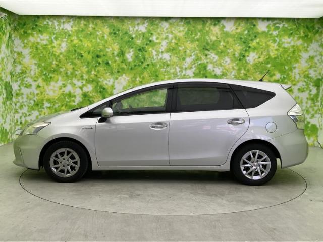 Toyota Prius α 5
