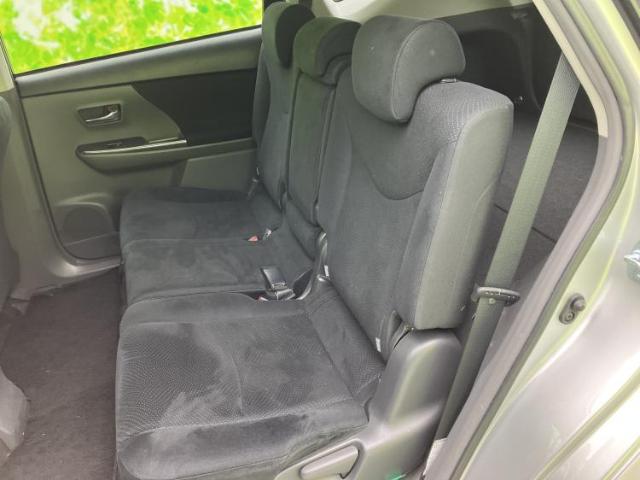 Toyota Prius α 9