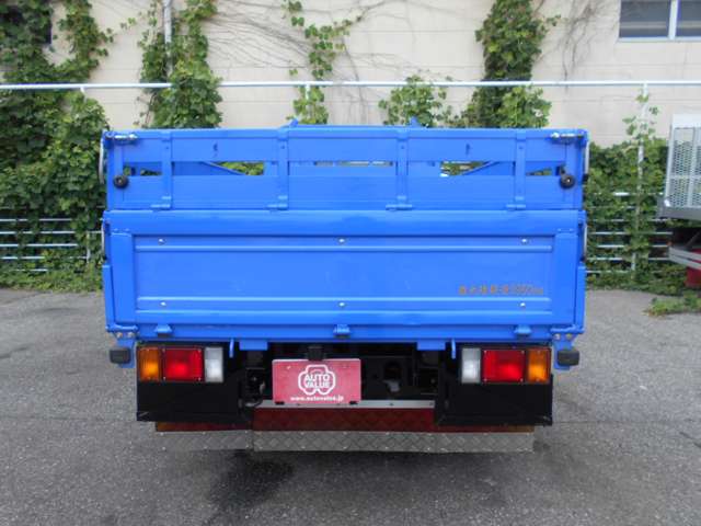 Isuzu Elf 8