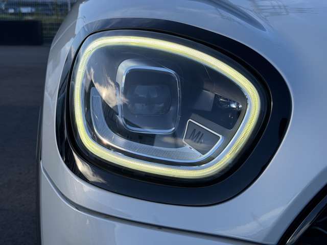 MINI Crossover 10