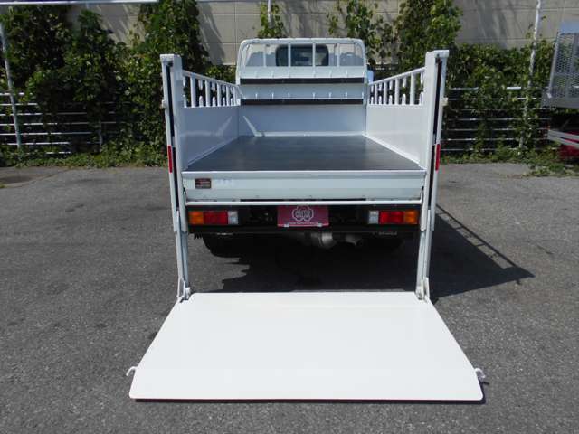 Mitsubishi Fuso Canter 9
