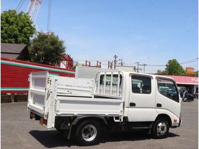 Hino Dutro 9