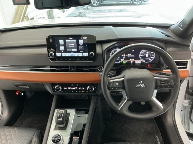 Mitsubishi Outlander 4