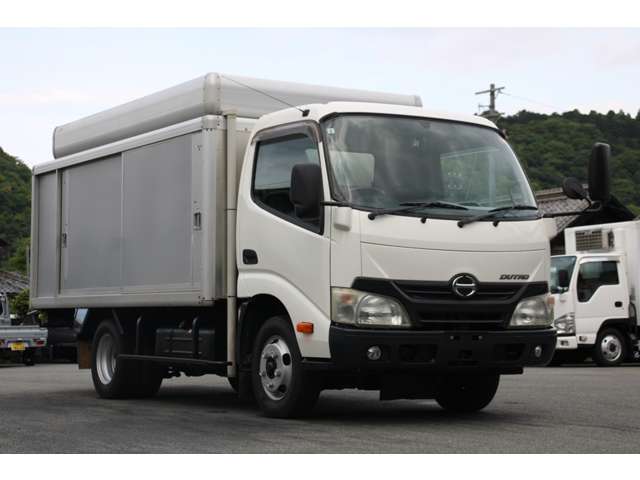 Hino Dutro 3