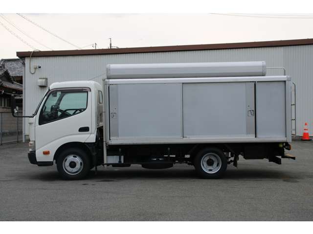Hino Dutro 4