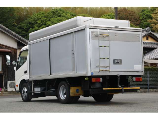 Hino Dutro 6