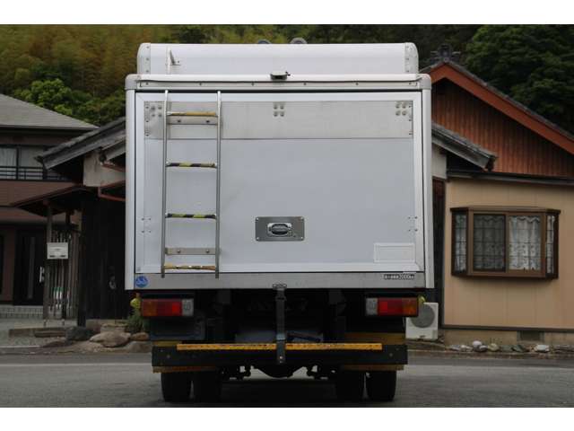 Hino Dutro 8