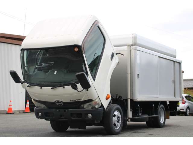Hino Dutro 9