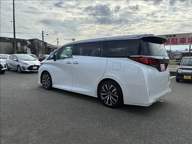 Toyota Alphard 3