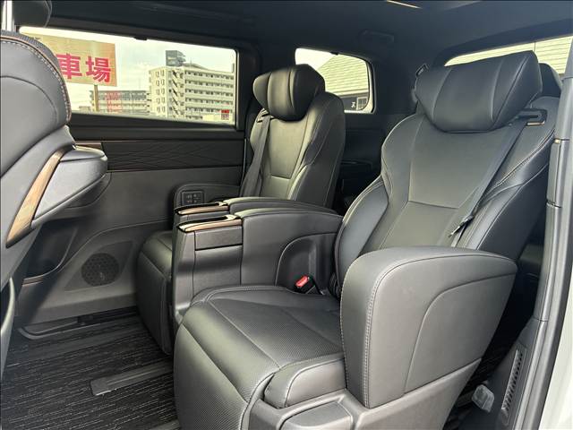 Toyota Alphard 6