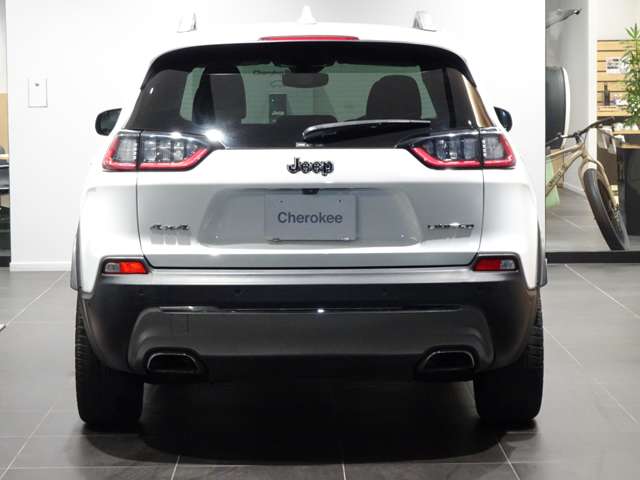 Jeep Cherokee 6