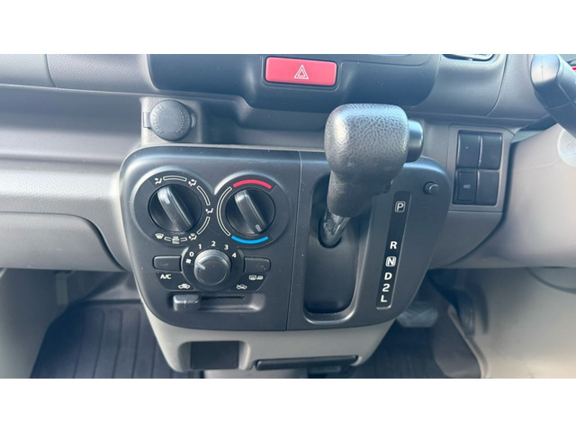 Nissan NV100 Clipper 6