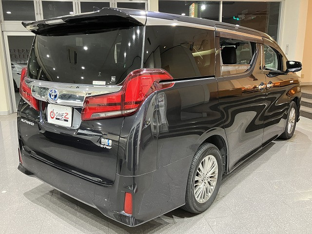 Toyota Alphard 3