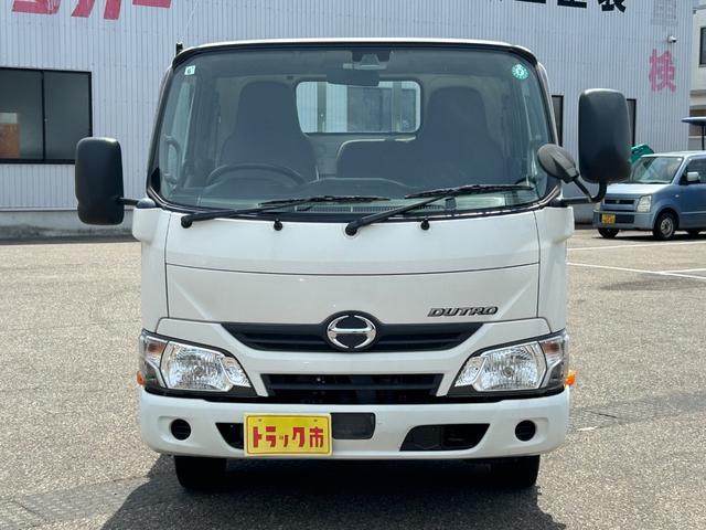 Hino Dutro 3