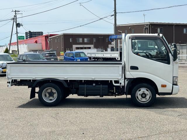 Hino Dutro 8