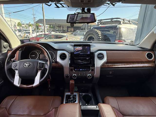 Toyota Tundra 2