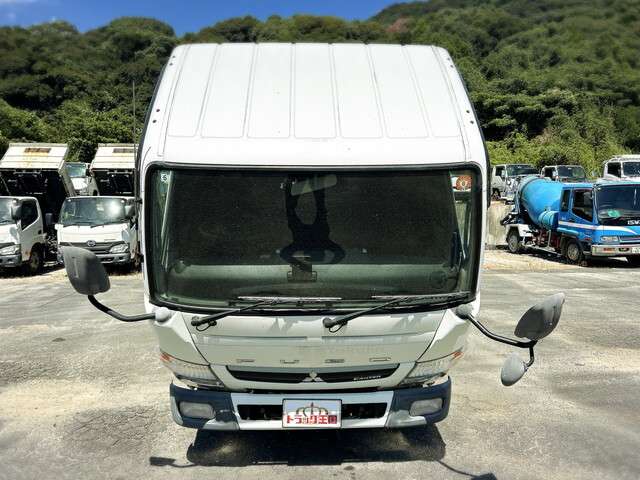 Mitsubishi Fuso Canter 9