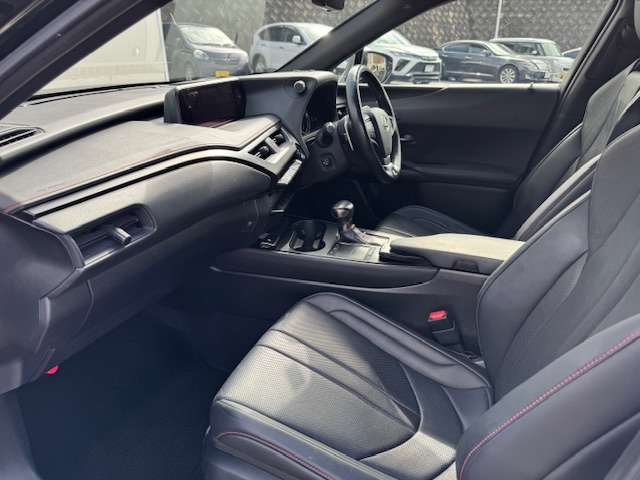 Lexus UX 6