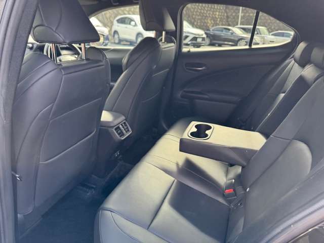 Lexus UX 7