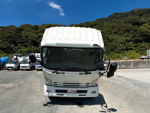 Isuzu Forward 9