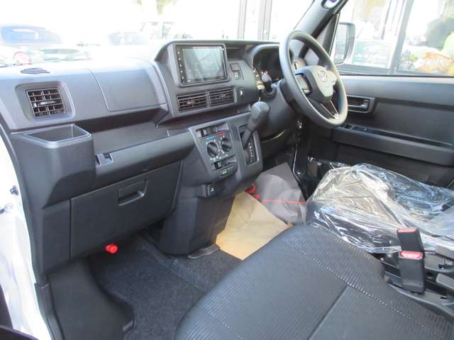 Daihatsu Hijet Deck Van 11