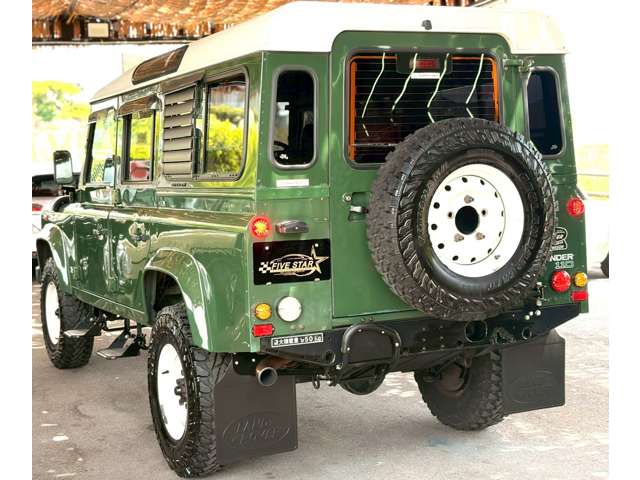 Land Rover Defender 12