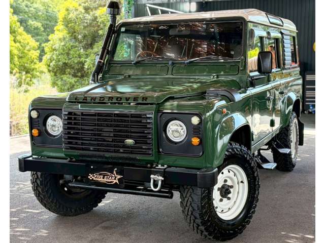 Land Rover Defender 2