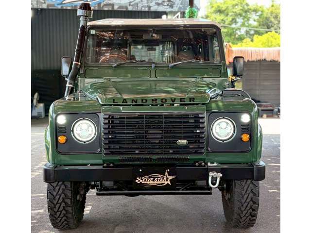 Land Rover Defender 3