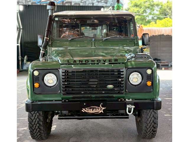 Land Rover Defender 4