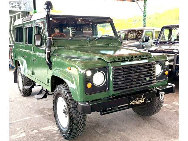 Land Rover Defender 5