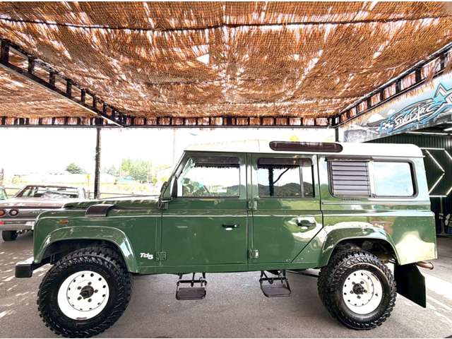 Land Rover Defender 7