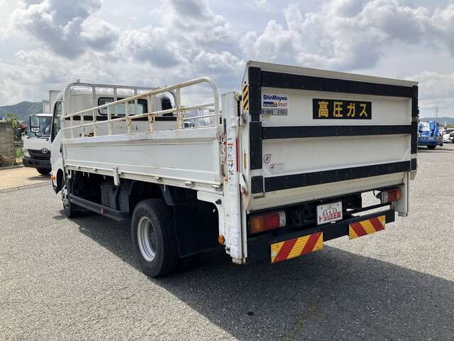 Hino Dutro 3