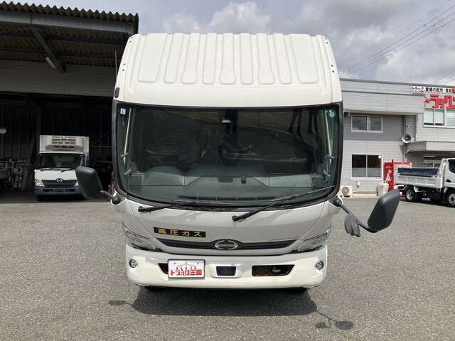 Hino Dutro 8