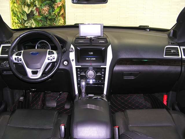 Ford Explorer 8