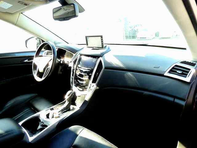 Cadillac SRXCrossover 4