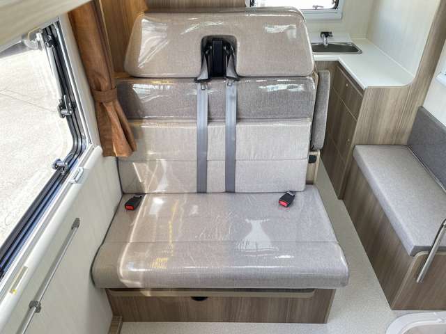 Toyota Camroad 11