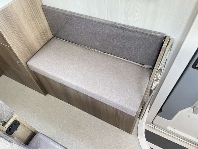 Toyota Camroad 12