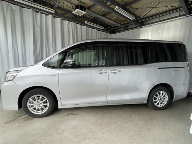 Toyota Voxy 6