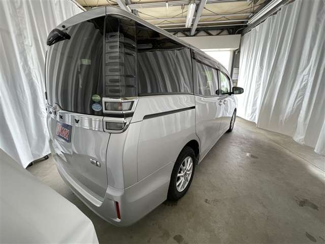 Toyota Voxy 9